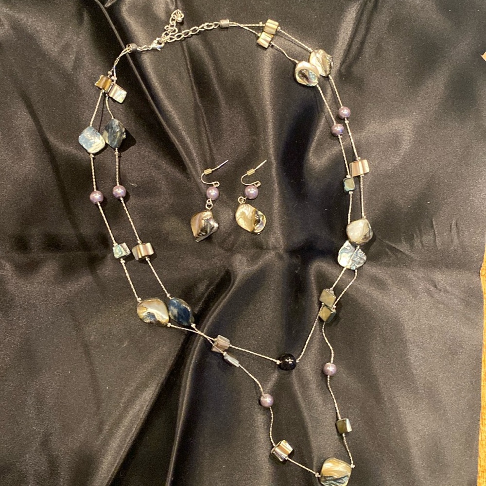 Silver/black/gray necklace and earrings